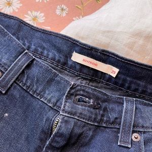 Levi’s boyfriend jeans